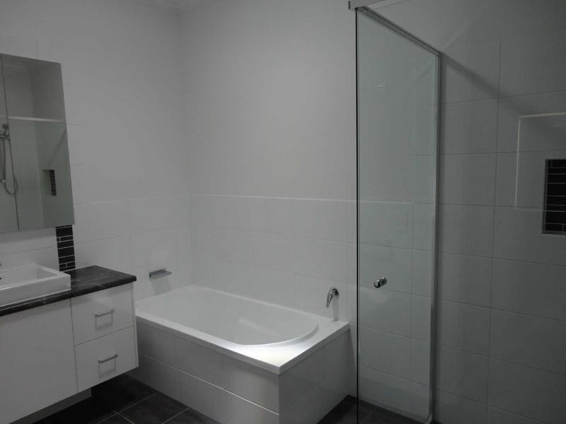 1/14 Edwards Road, Kennington VIC 3550