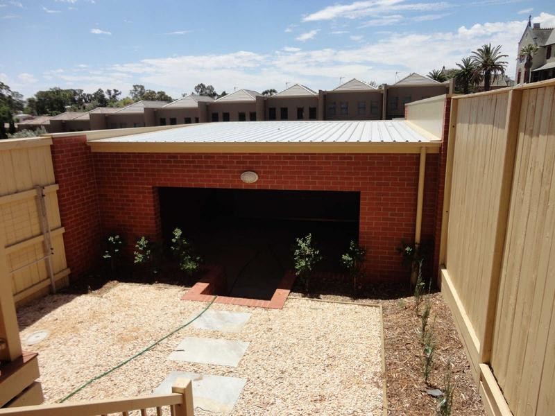 1/14 Edwards Road, Kennington VIC 3550