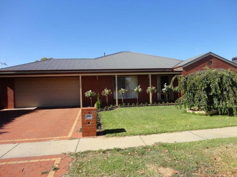 4 Alkoomi Court, Epsom VIC 3551