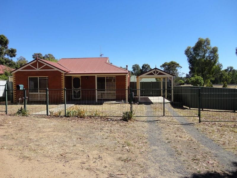 15 Bank Street, Kangaroo Flat VIC 3555