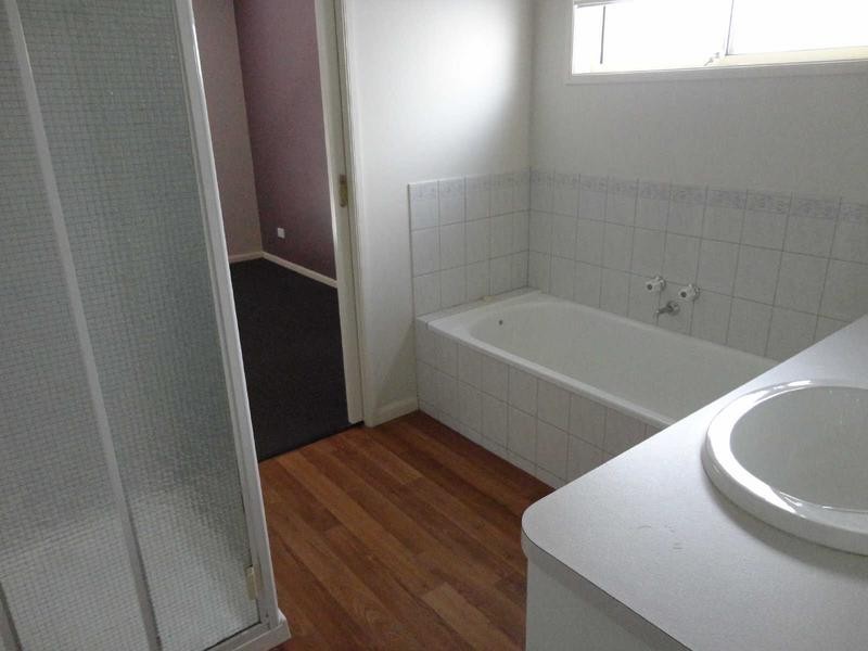 15 Bank Street, Kangaroo Flat VIC 3555