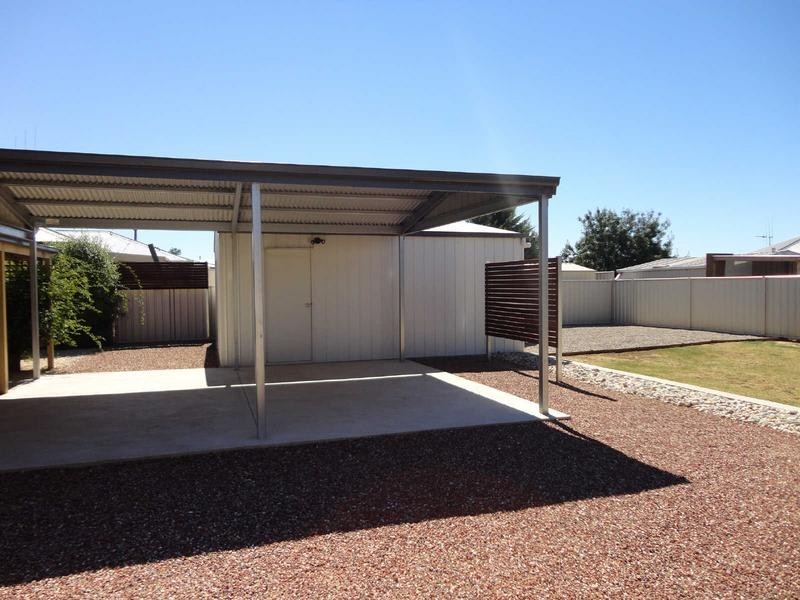 11 Tobin Crescent, Epsom VIC 3551