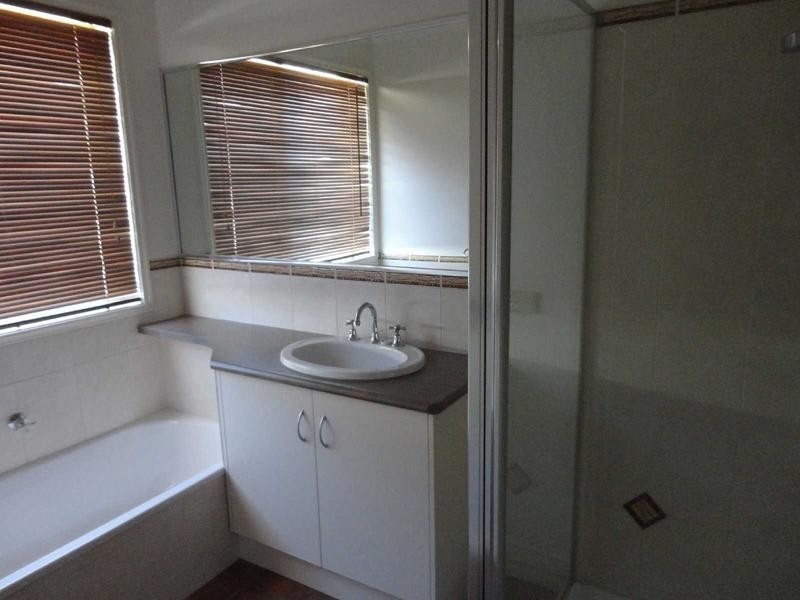 11 Tobin Crescent, Epsom VIC 3551