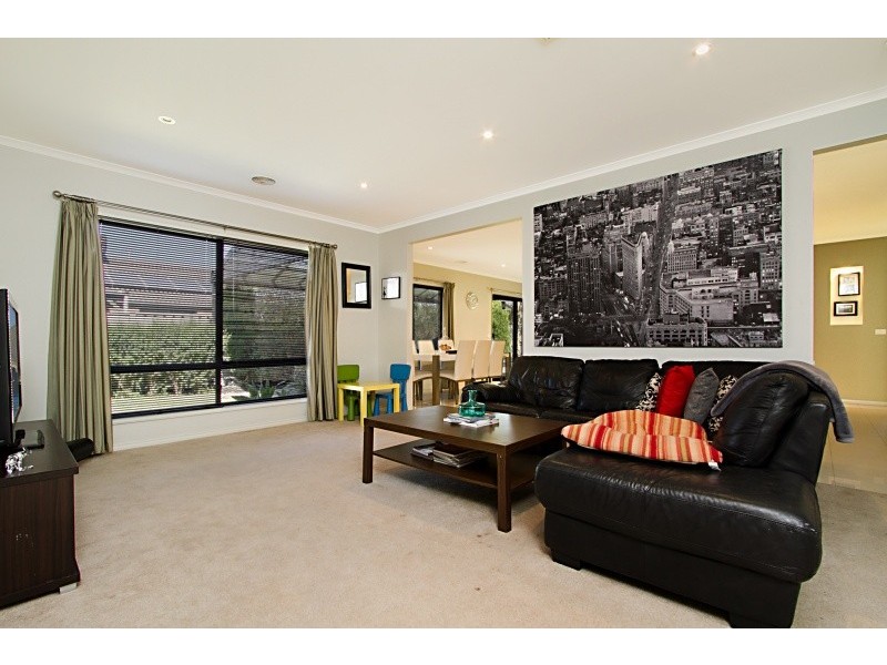 24 Waterview Drive, White Hills VIC 3550