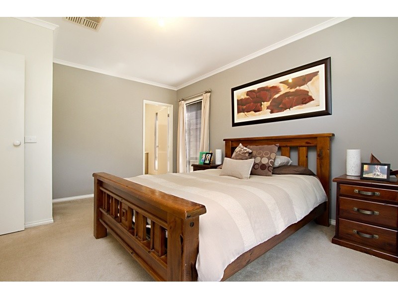 24 Waterview Drive, White Hills VIC 3550