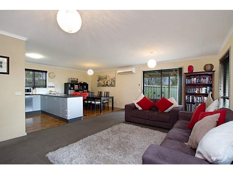3/6 Tambour Heights (off Inglewood Street), Golden Square VIC 3555