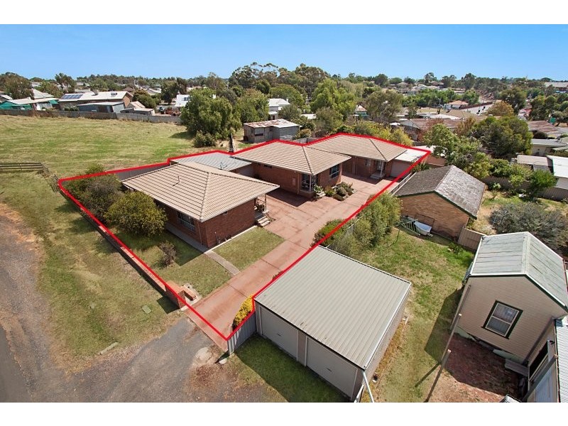 1, 2 & 3/115 Wood Street, California Gully VIC 3556