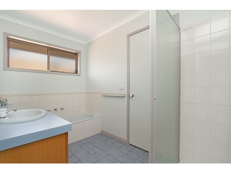 1, 2 & 3/115 Wood Street, California Gully VIC 3556