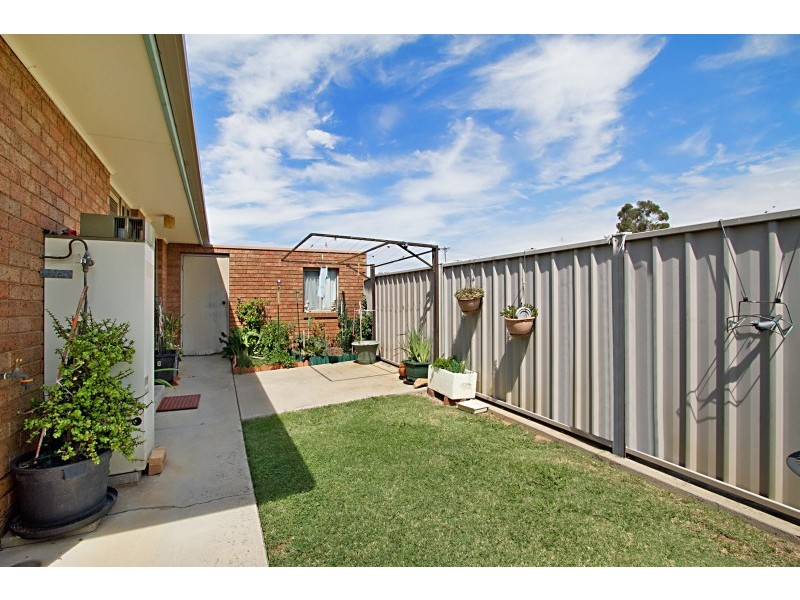 1, 2 & 3/115 Wood Street, California Gully VIC 3556