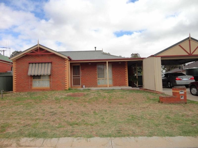 2 Jorben Place, Golden Square VIC 3555