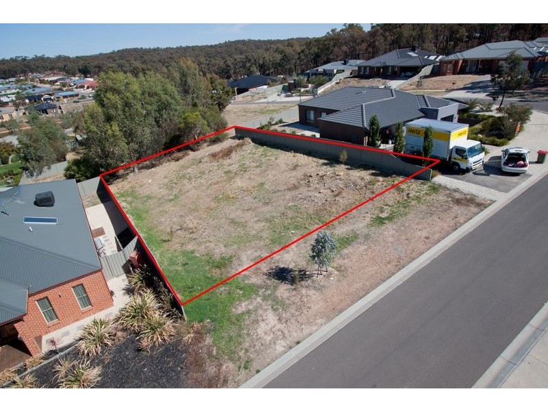 11 Poorinda Crescent, Kangaroo Flat VIC 3555