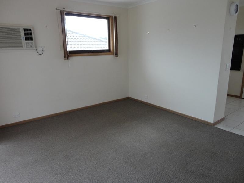 2/13 Proud Terrace, Flora Hill VIC 3550