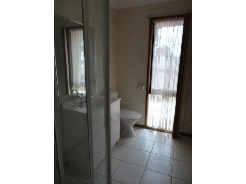 2/13 Proud Terrace, Flora Hill VIC 3550