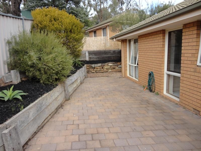 2/13 Proud Terrace, Flora Hill VIC 3550