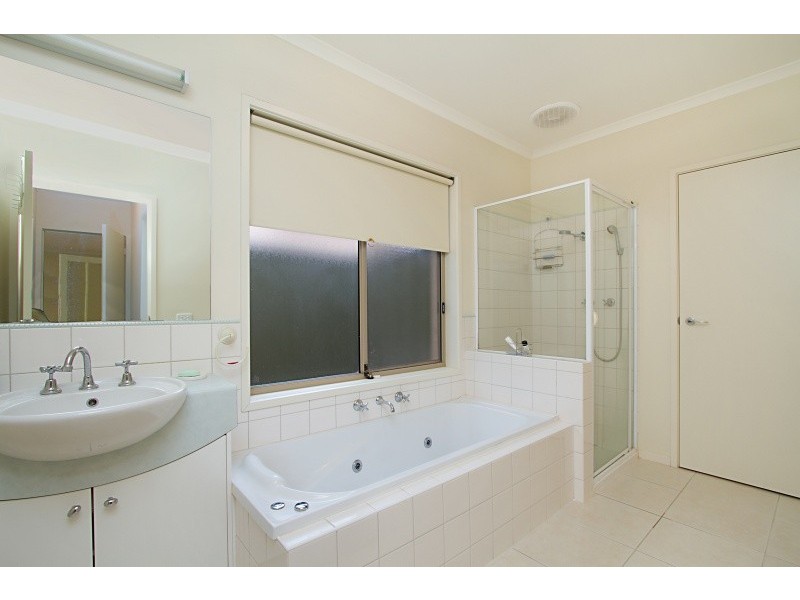 2/51A Ellis Street, Flora Hill VIC 3550