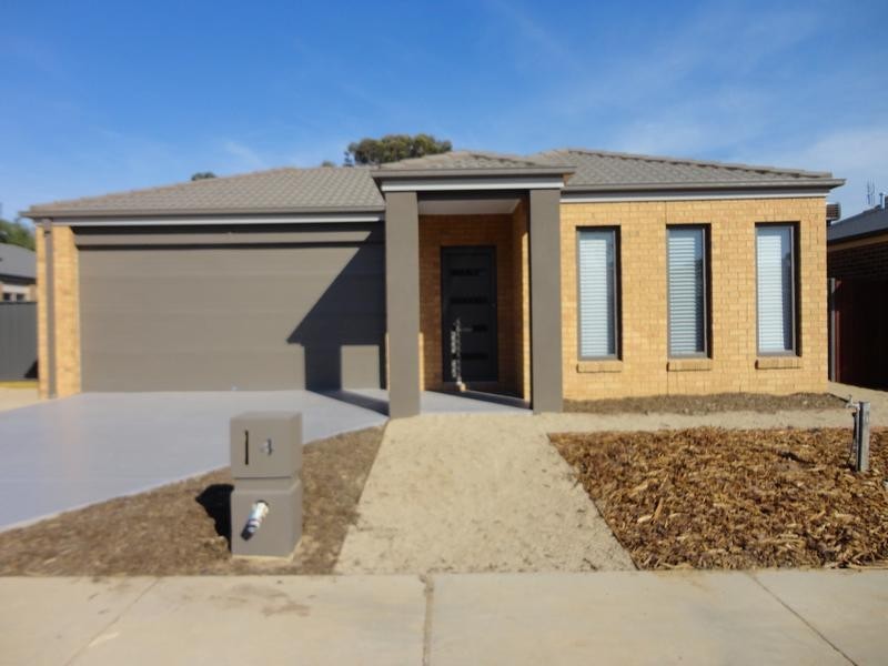 4 Perry Lane, Epsom VIC 3551