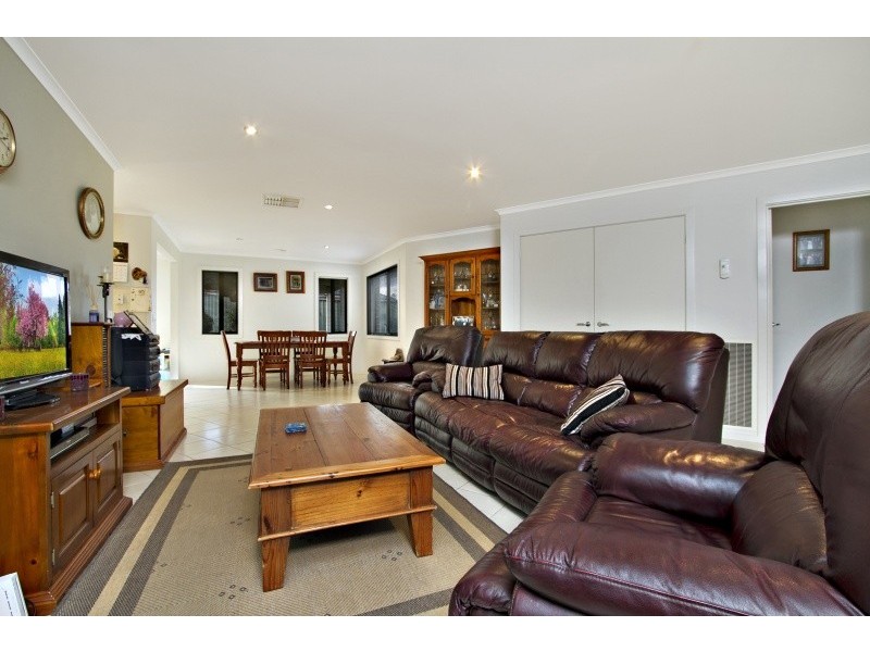 8 Cheviot Place, Bendigo VIC 3550