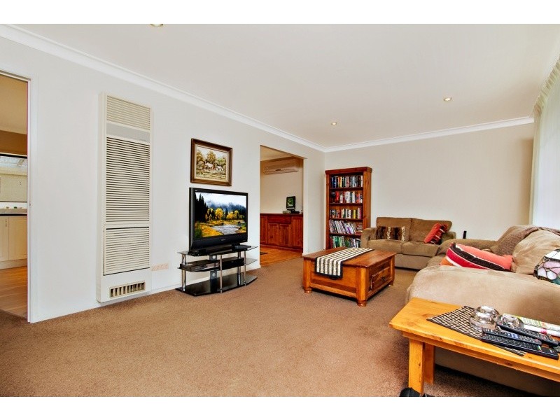 1 Fraser Court, Kangaroo Flat VIC 3555