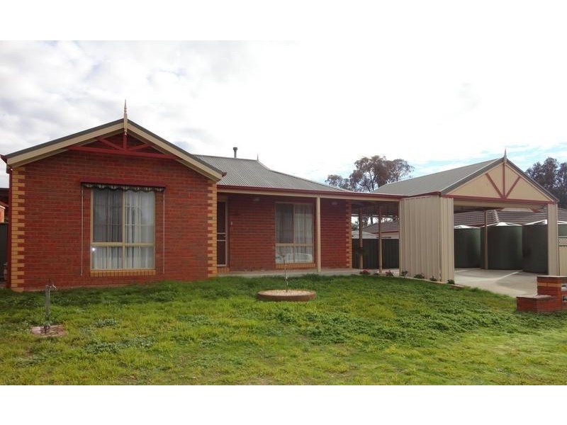 2 Jorben Place, Golden Square VIC 3555