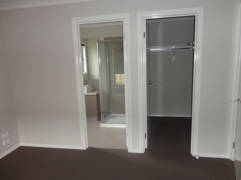 8 Deharl Court, Epsom VIC 3551