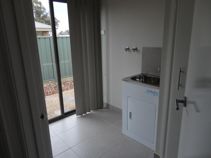 8 Deharl Court, Epsom VIC 3551