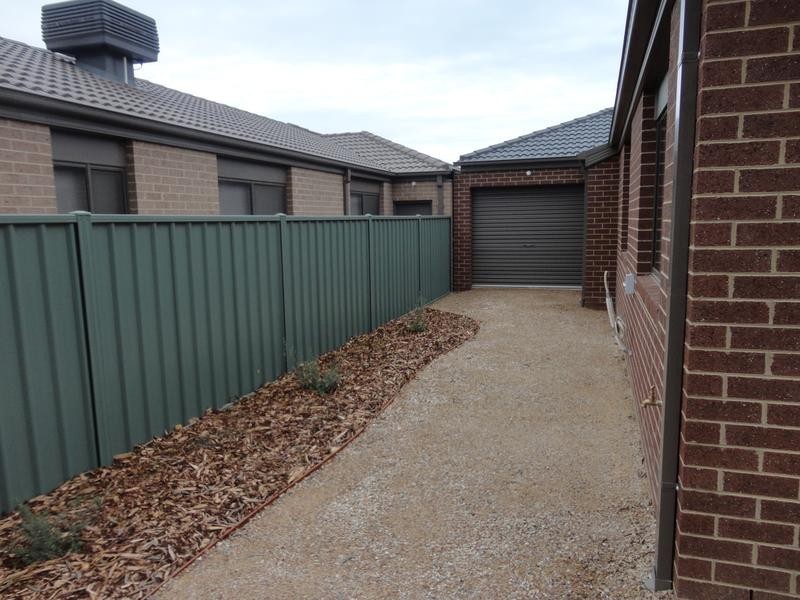 8 Deharl Court, Epsom VIC 3551