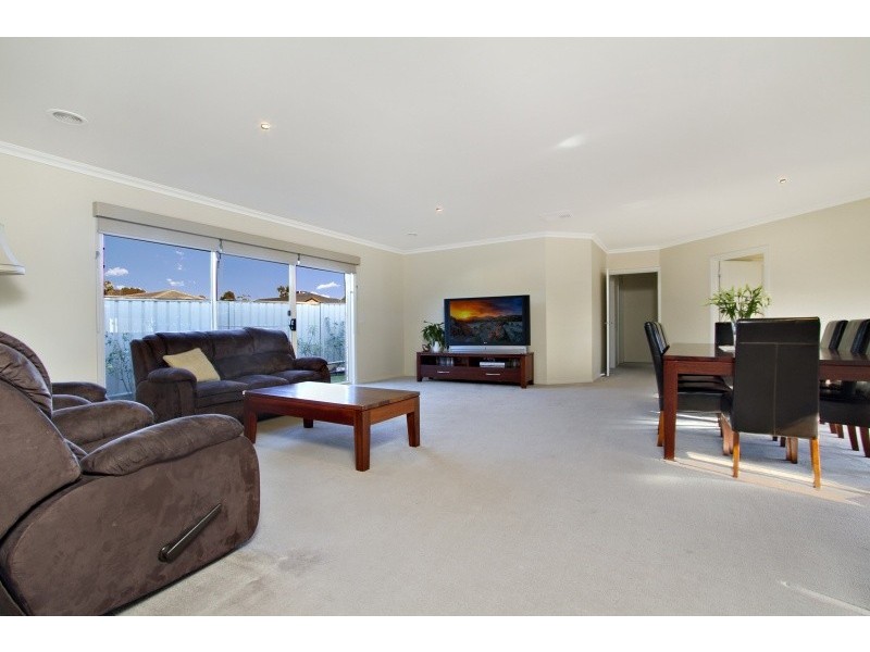 6 Waterview Drive, White Hills VIC 3550