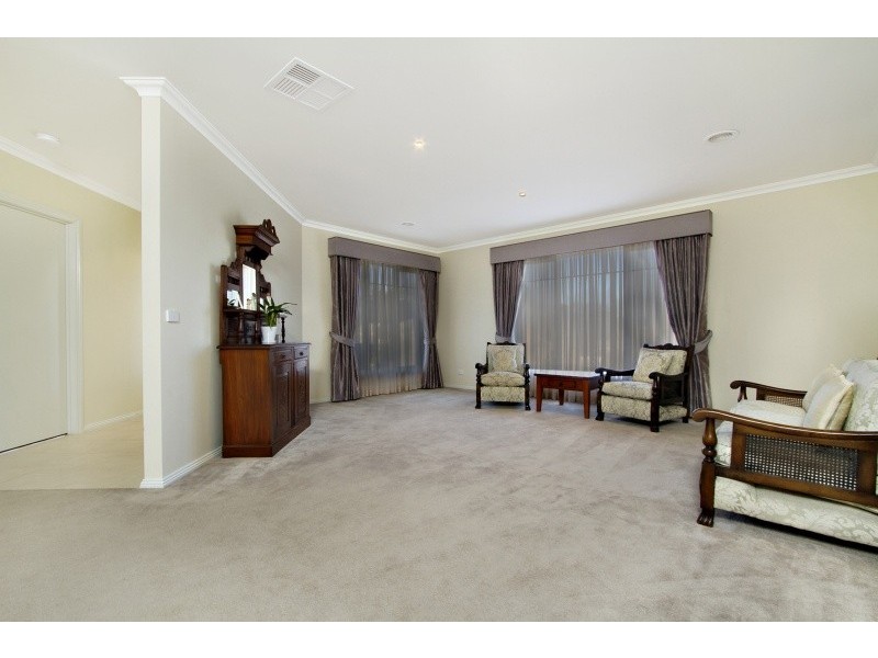 6 Waterview Drive, White Hills VIC 3550