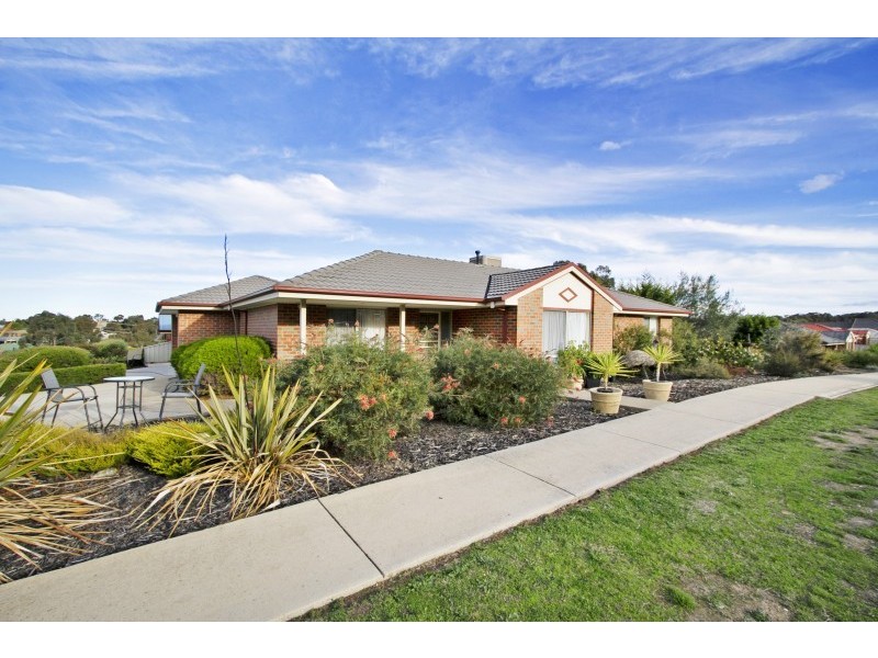 28 Daniel Drive, Golden Square VIC 3555