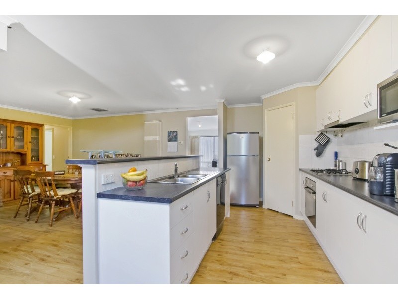 28 Daniel Drive, Golden Square VIC 3555