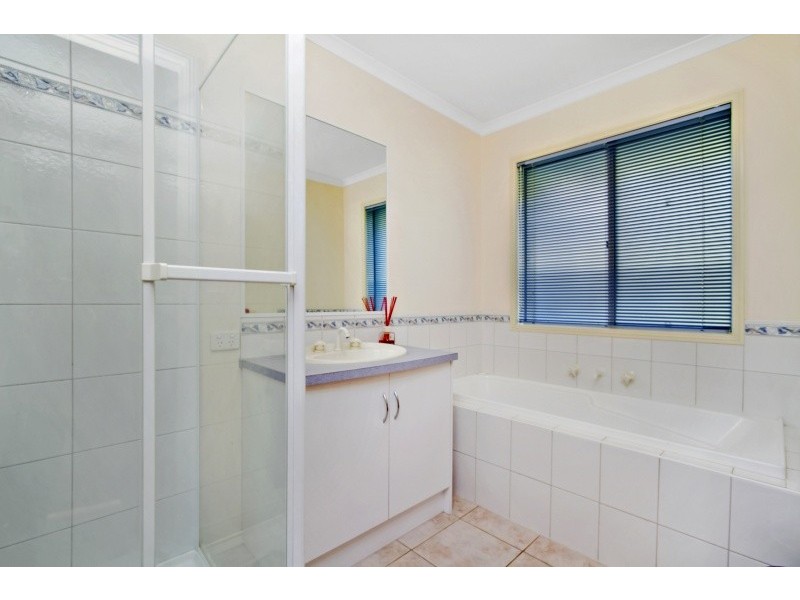 28 Daniel Drive, Golden Square VIC 3555