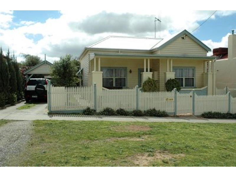 4 Percival Street, Quarry Hill VIC 3550