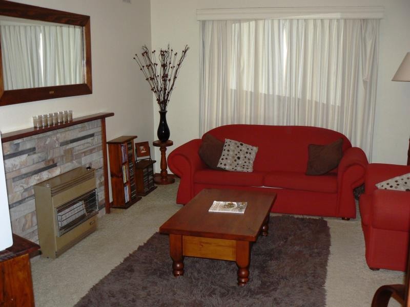 4 Percival Street, Quarry Hill VIC 3550