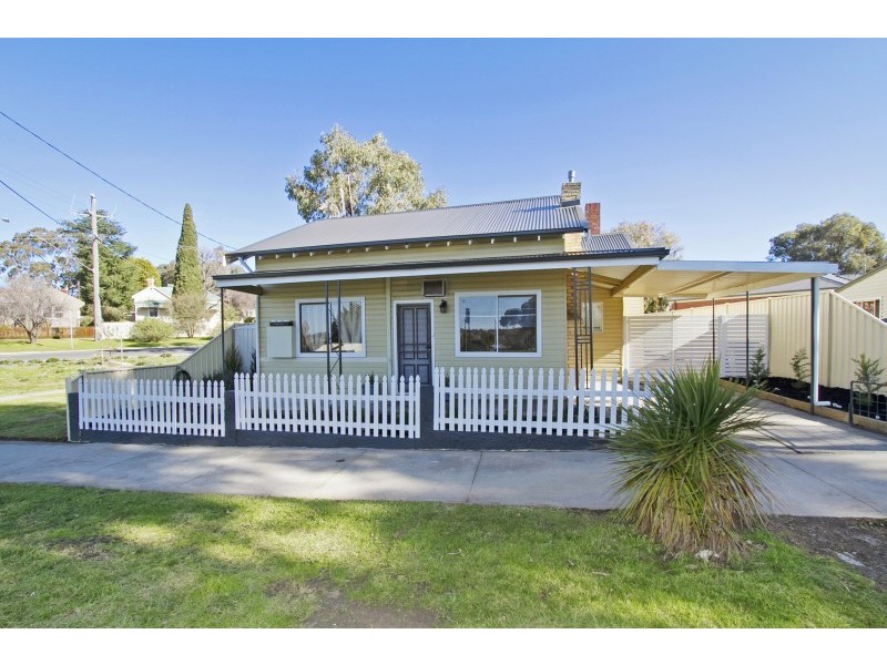 40 Peel Street, Quarry Hill VIC 3550
