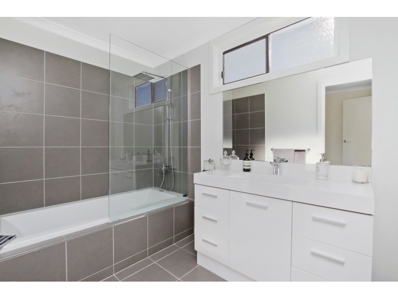 40 Peel Street, Quarry Hill VIC 3550