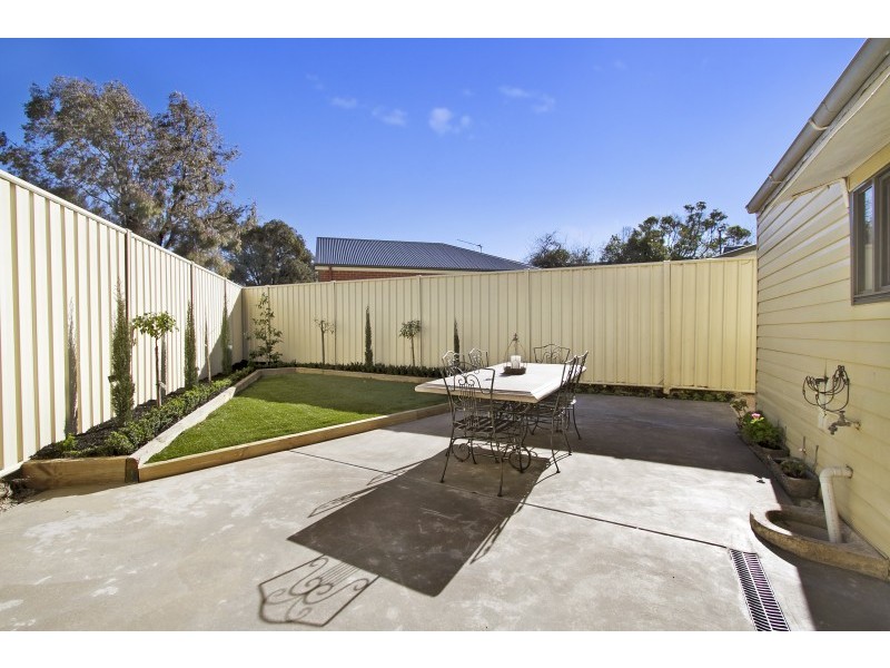 40 Peel Street, Quarry Hill VIC 3550