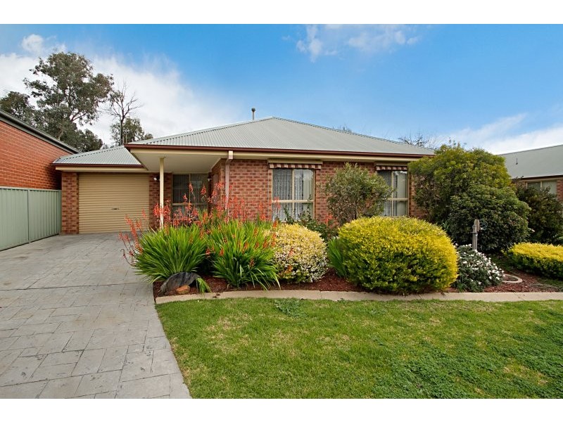 11 Devon Close, Strathdale VIC 3550