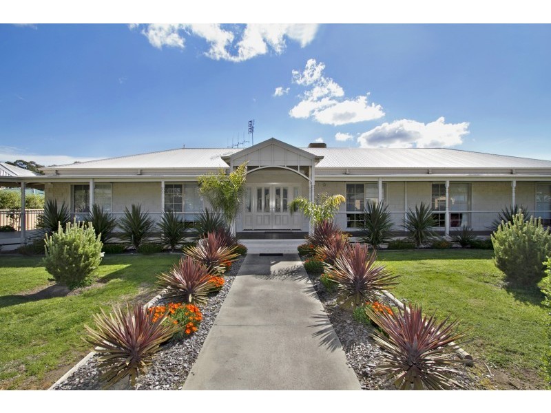 17 Elvey Drive, Kangaroo Flat VIC 3555