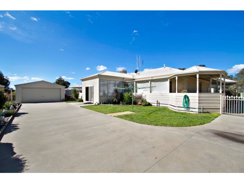 17 Elvey Drive, Kangaroo Flat VIC 3555