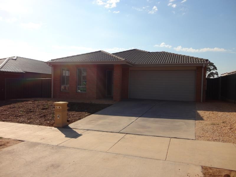 9 National Parade, Eaglehawk VIC 3556