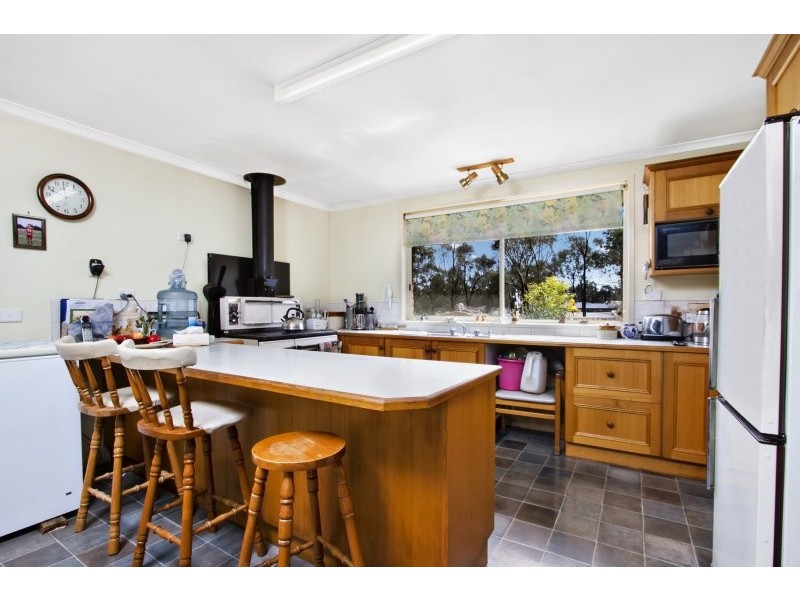 15 Clay Gully Court, Maiden Gully VIC 3551