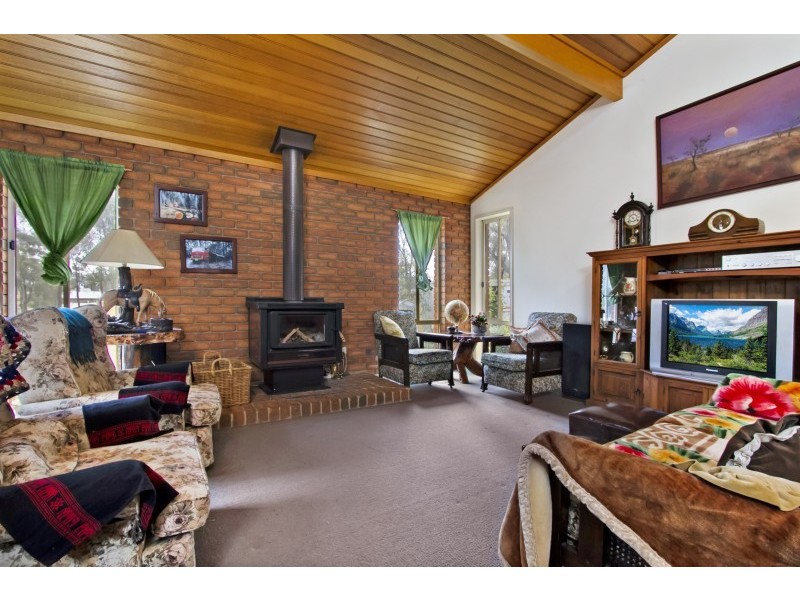 15 Clay Gully Court, Maiden Gully VIC 3551