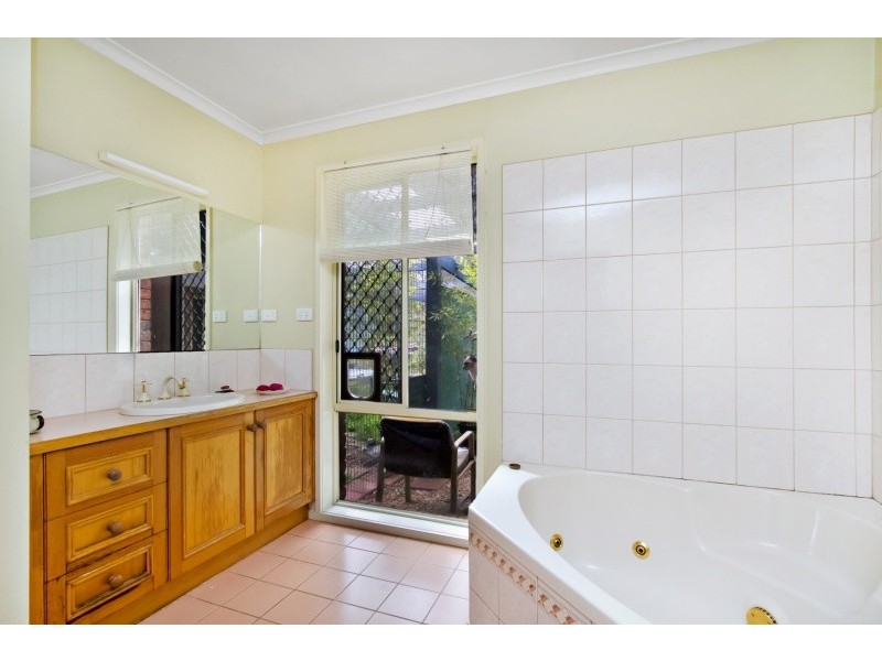 15 Clay Gully Court, Maiden Gully VIC 3551