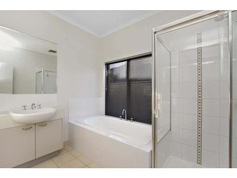 2 Botanical Drive, Epsom VIC 3551