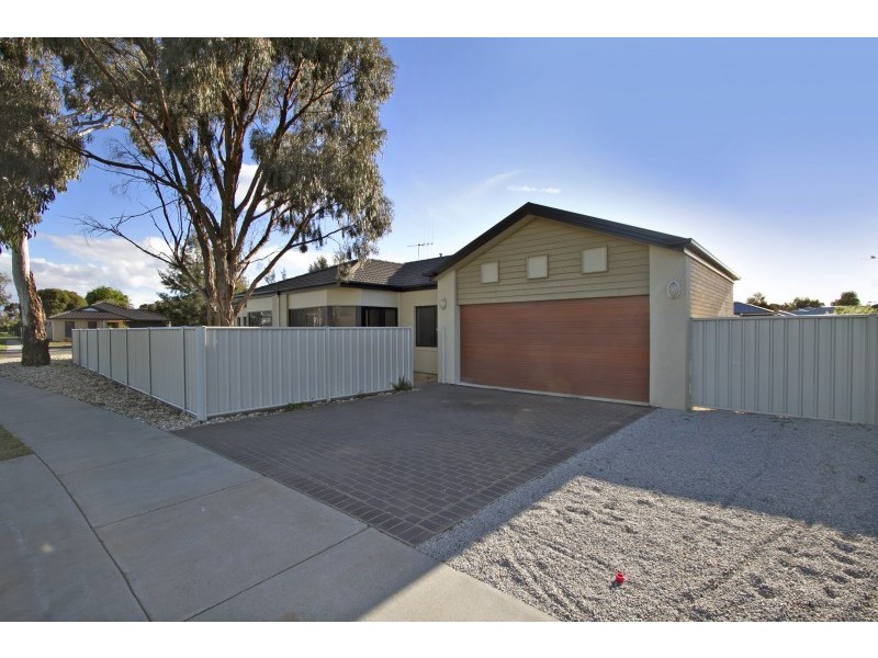 2 Botanical Drive, Epsom VIC 3551