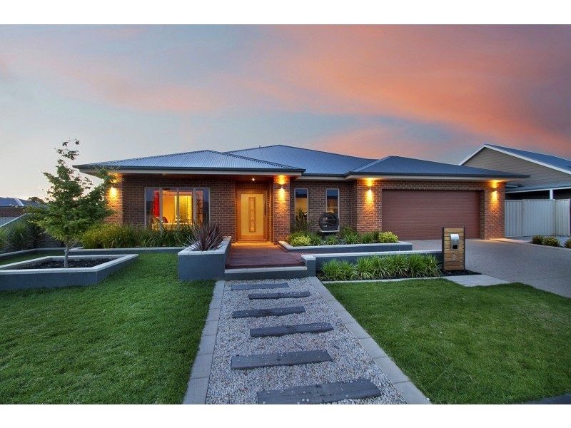2 Hanover Place, Strathfieldsaye VIC 3551
