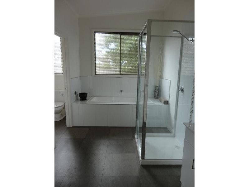 20 MacDougall Road, Golden Square VIC 3555