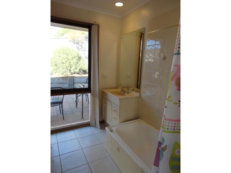 2/13 Proud Terrace, Flora Hill, Flora Hill VIC 3550