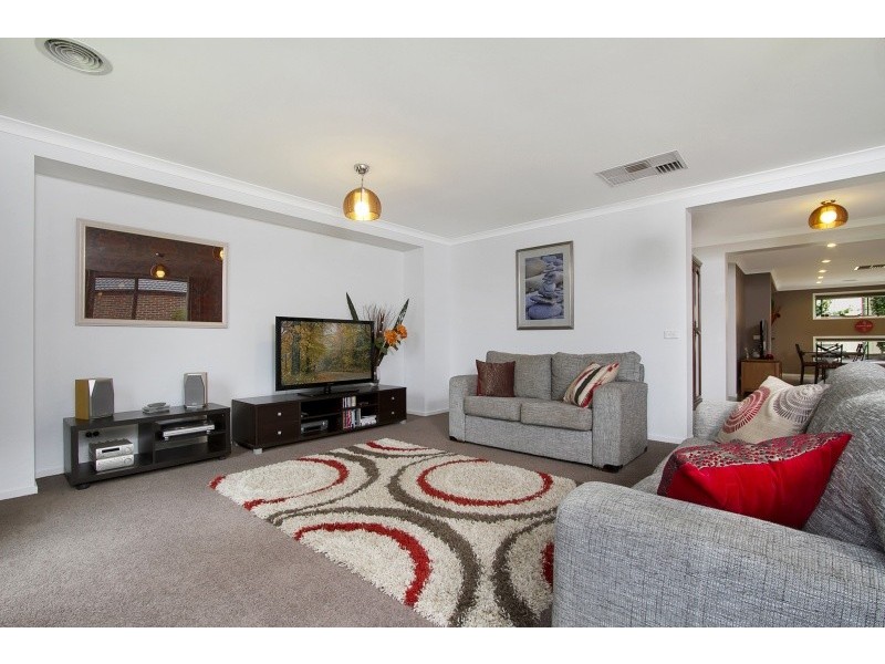 31b Greenwood Drive, Kennington VIC 3550