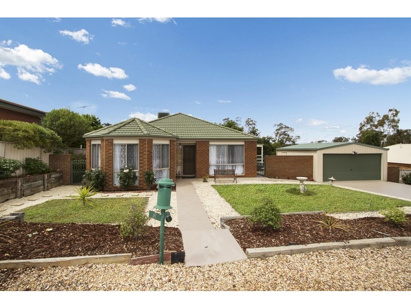 8 Julie Court, Kangaroo Flat VIC 3555